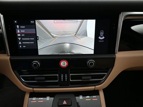 Certified 2025 Porsche Macan AWD/4WD image 20
