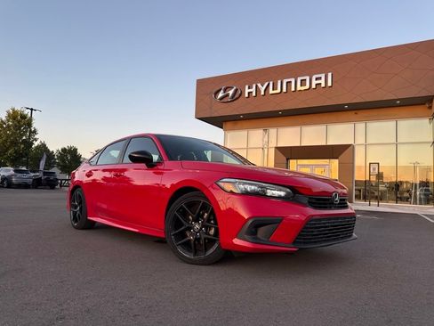 Used 2022 Honda Civic Sport image 2