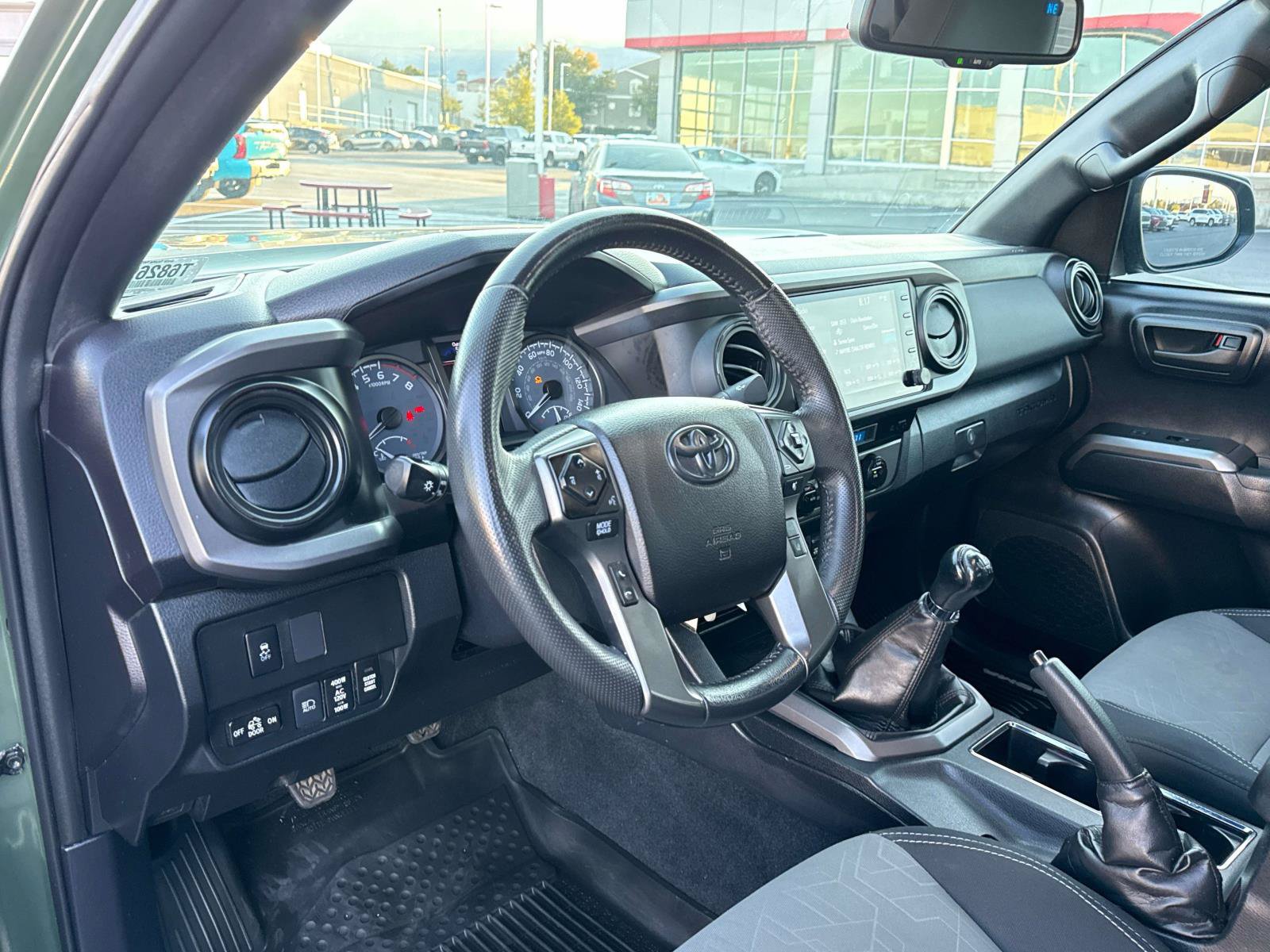 Used 2021 Toyota Tacoma TRD Off-Road w/ Technology Package AWD/4WD image 10