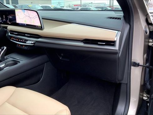 Used 2024 Cadillac XT4 Luxury w/ Cold Weather Package image 16