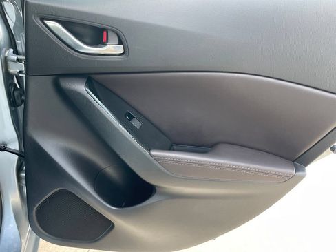 Used 2018 MAZDA MAZDA3 Touring FWD image 23