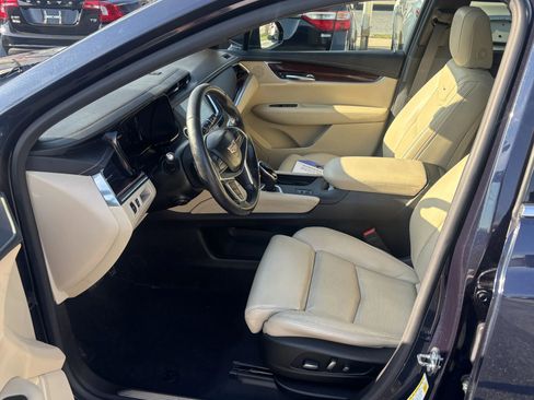 Used 2017 Cadillac XT5 Luxury w/ Driver Awareness Package AWD/4WD image 12