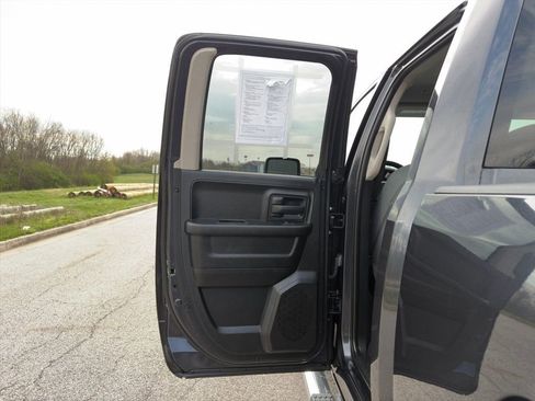 Used 2018 RAM 1500 Express w/ Express Value Package AWD/4WD image 17