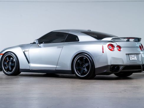 Used 2009 Nissan GT-R Premium AWD/4WD image 6