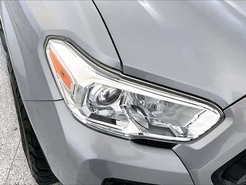 Used 2021 Toyota Tacoma SR AWD/4WD image 32