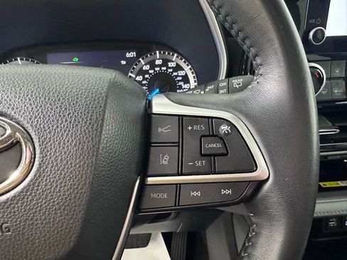 Used 2023 Toyota Highlander XLE image 26