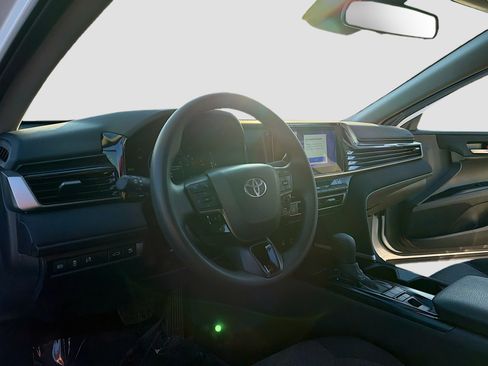 Used 2025 Toyota Camry LE image 4