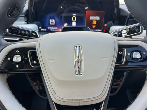 New 2026 Lincoln Aviator AWD image 23