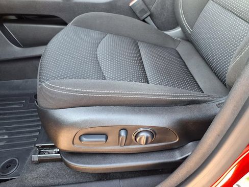 Used 2024 GMC Terrain SLE w/ Driver Convenience Package FWD image 21