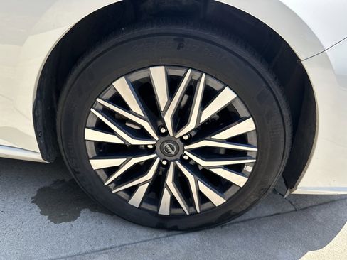 Used 2025 Nissan Altima 2.5 SV FWD image 31