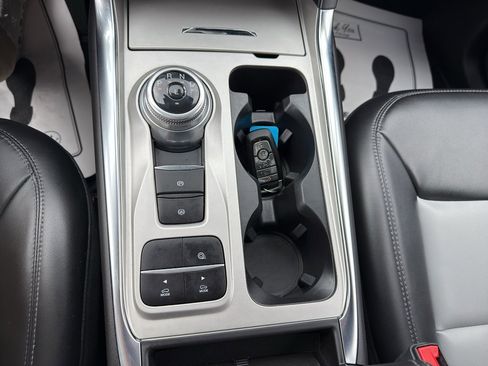 Certified 2022 Ford Explorer XLT w/ Equipment Group 202A image 25