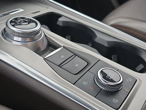 Used 2023 Ford Explorer King Ranch w/ Premium Technology Package image 20