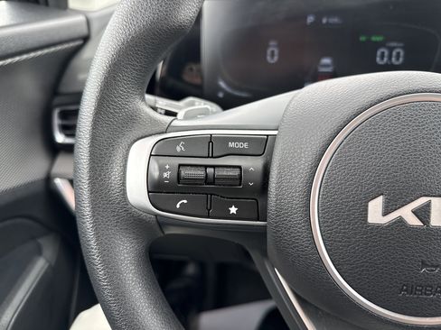 Used 2023 Kia Sportage LX image 17