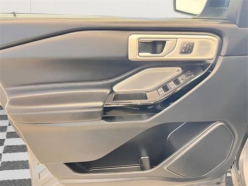 Used 2022 Ford Explorer Platinum w/ Equipment Group 601A image 16