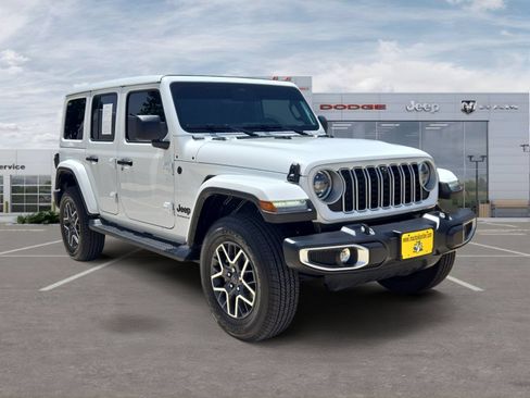 Used 2026 Jeep Wrangler Unlimited Sahara AWD/4WD image 7