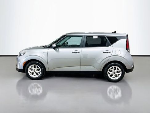Certified 2025 Kia Soul LX image 4