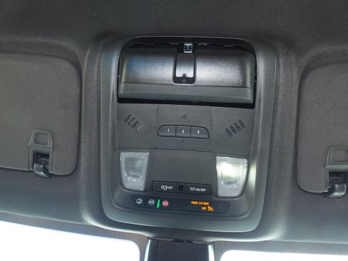Used 2025 Chevrolet Blazer RS FWD image 29