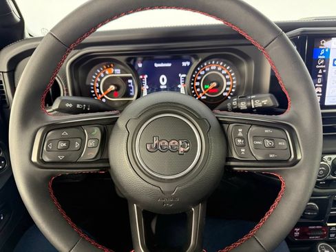Used 2024 Jeep Wrangler Unlimited Rubicon AWD/4WD image 19