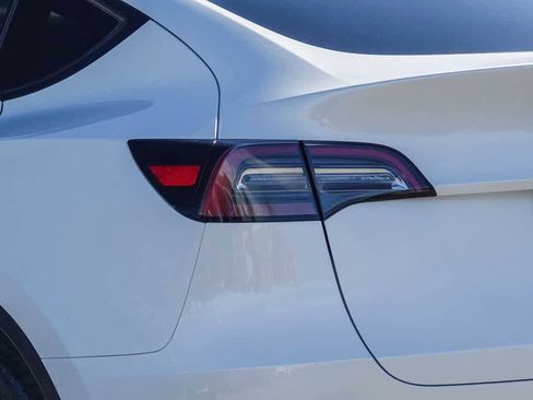 Used 2023 Tesla Model Y Long Range image 7