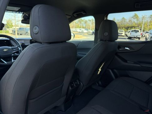 Used 2025 Chevrolet Equinox LT image 25