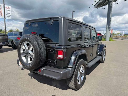 Used 2020 Jeep Wrangler Unlimited Sahara AWD/4WD image 8