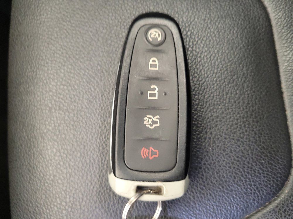 Used 2016 Ford Focus Titanium FWD image 32