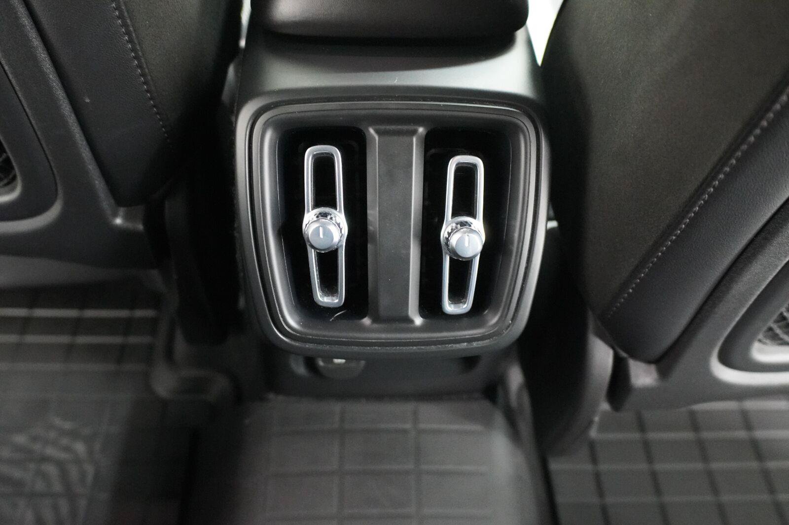 Used 2021 Volvo XC40 T4 R-Design w/ Protection Package Premier FWD image 13