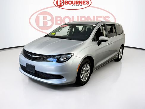 Used 2023 Chrysler Voyager LX FWD image 4