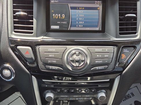 Used 2014 Nissan Pathfinder SV AWD/4WD image 21