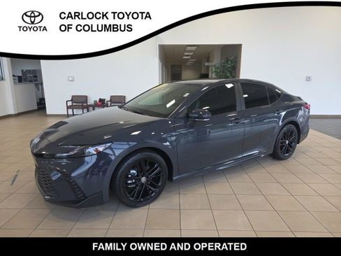 Used 2025 Toyota Camry SE w/ Convenience Package FWD image 3