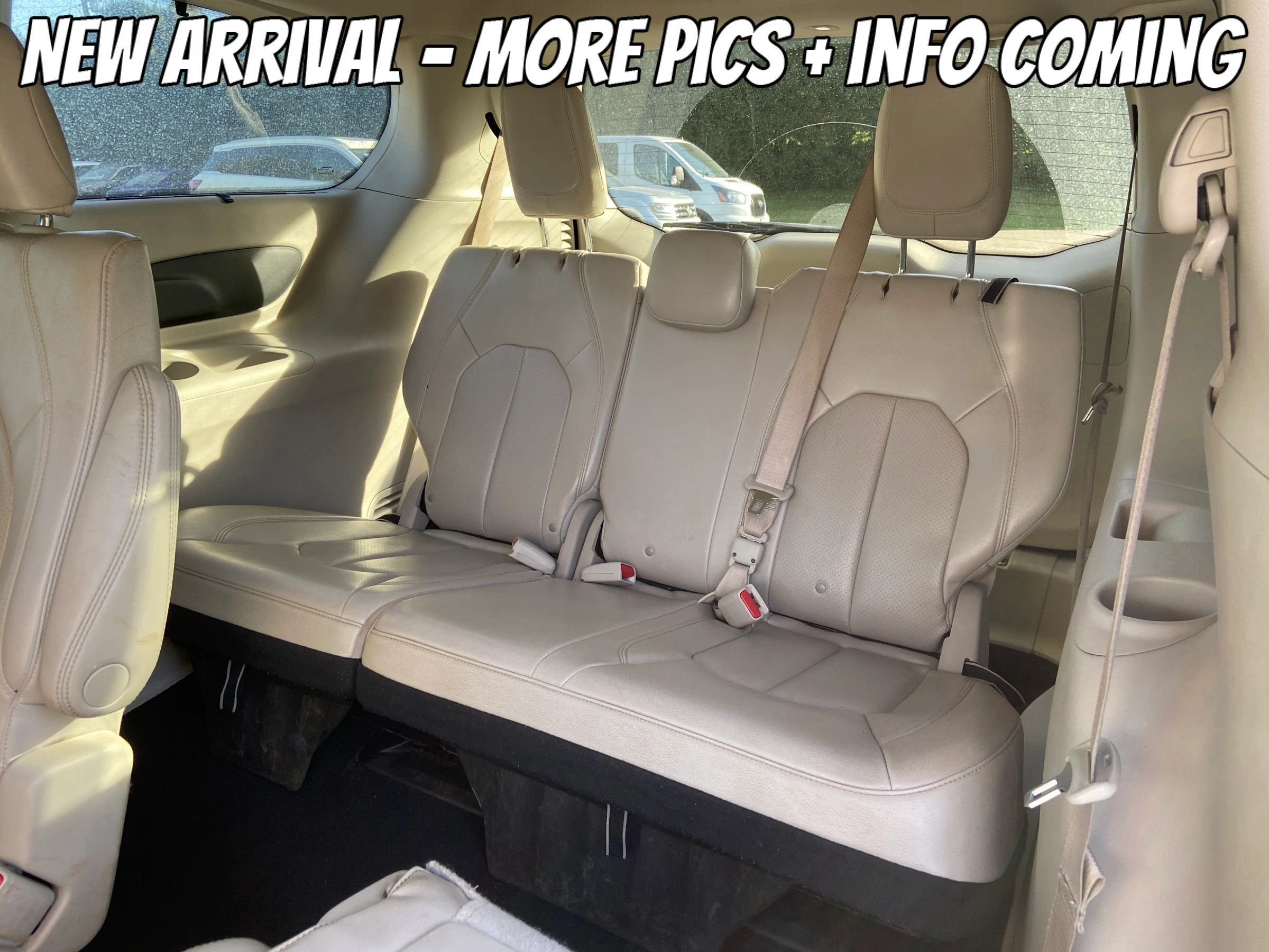 Used 2021 Chrysler Pacifica Touring-L FWD image 5