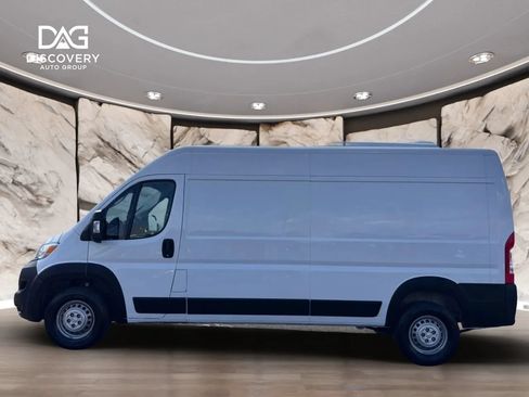 Used 2024 RAM ProMaster 2500 w/ Convenience Group FWD image 2