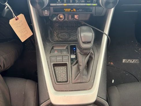 Used 2021 Toyota RAV4 LE image 14