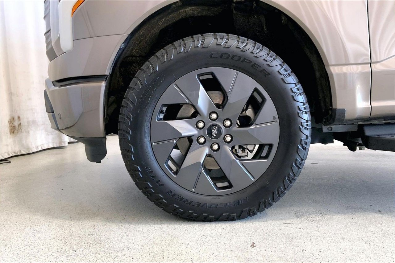 Used 2023 Ford F150 Lightning Lariat w/ Max Trailer Tow Package AWD/4WD image 6