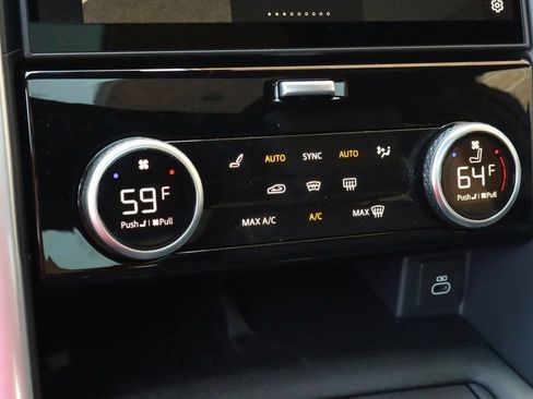 Certified 2024 Land Rover Discovery Dynamic SE AWD/4WD image 26
