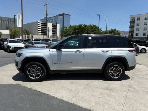 Used 2023 Jeep Grand Cherokee Trailhawk w/ Luxury Tech Group III AWD/4WD image 9
