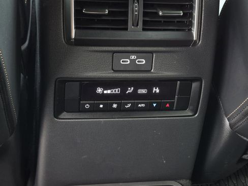 Used 2024 MAZDA CX-90 3.3 Turbo S w/ Premium Package image 17