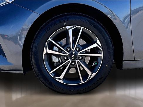 Used 2024 Kia Forte LXS w/ LXS Technology Package image 8