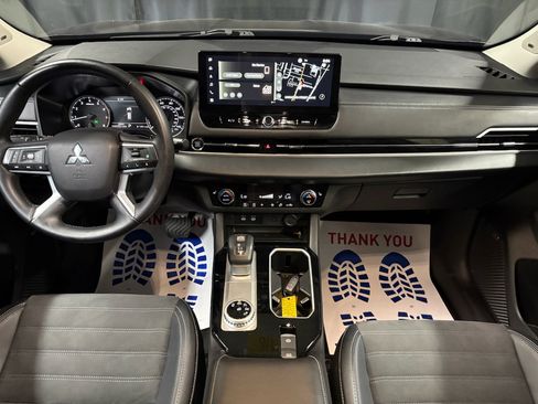 Used 2025 Mitsubishi Outlander SE FWD image 14