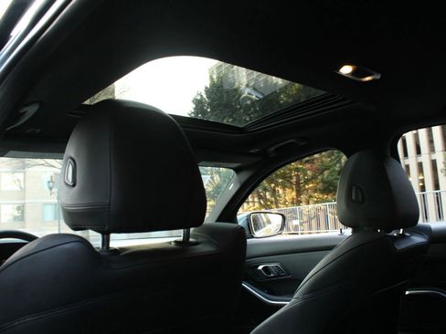 Used 2020 BMW 330i xDrive Sedan w/ Convenience Package AWD/4WD image 18