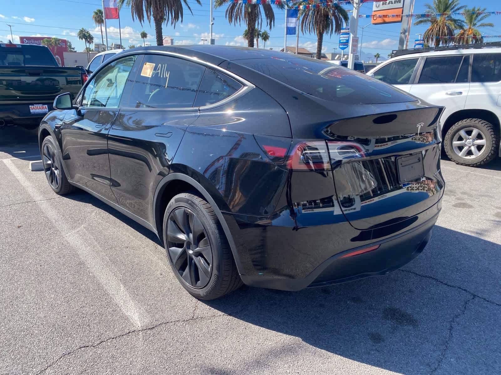 Used 2025 Tesla Model Y Long Range AWD/4WD image 8