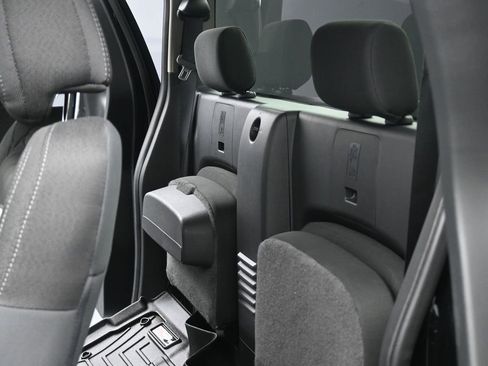 Used 2025 Nissan Frontier SV image 12