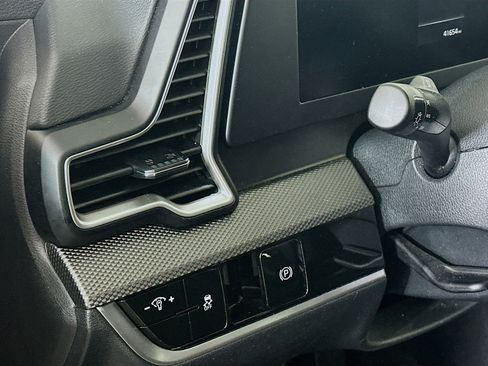 Used 2025 Kia Sportage LX image 16