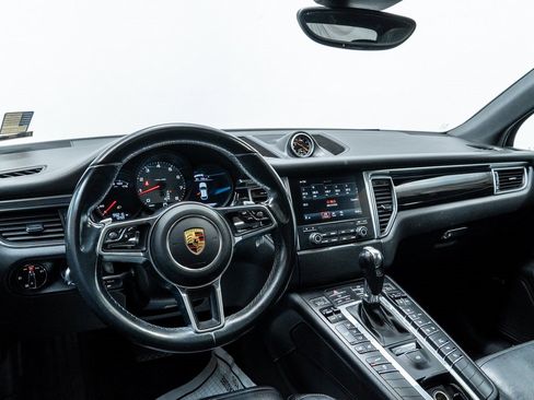 Used 2017 Porsche Macan S image 4