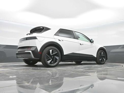 New 2025 Hyundai Ioniq 5 SE image 34