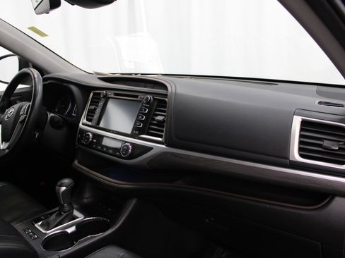 Used 2019 Toyota Highlander Limited Platinum image 26