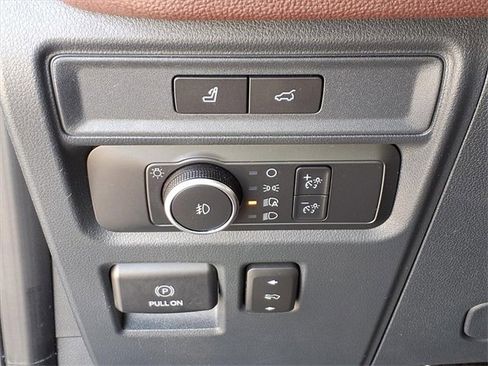 Used 2022 Ford Expedition Limited image 16