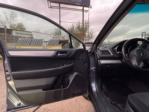 Used 2017 Subaru Outback 2.5i Premium image 10
