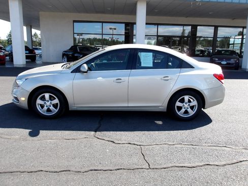 Used 2015 Chevrolet Cruze LT image 2