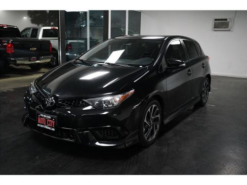 Used 2017 Toyota Corolla iM image 3